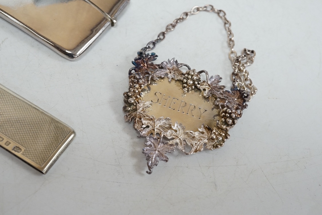 A small group of collectable silver including an Edwardian card case, a set of three modern silver wine labels with applied fruiting vine border, one a.f. London, 1975, a vesta case, travelling comb and folding eye glass
